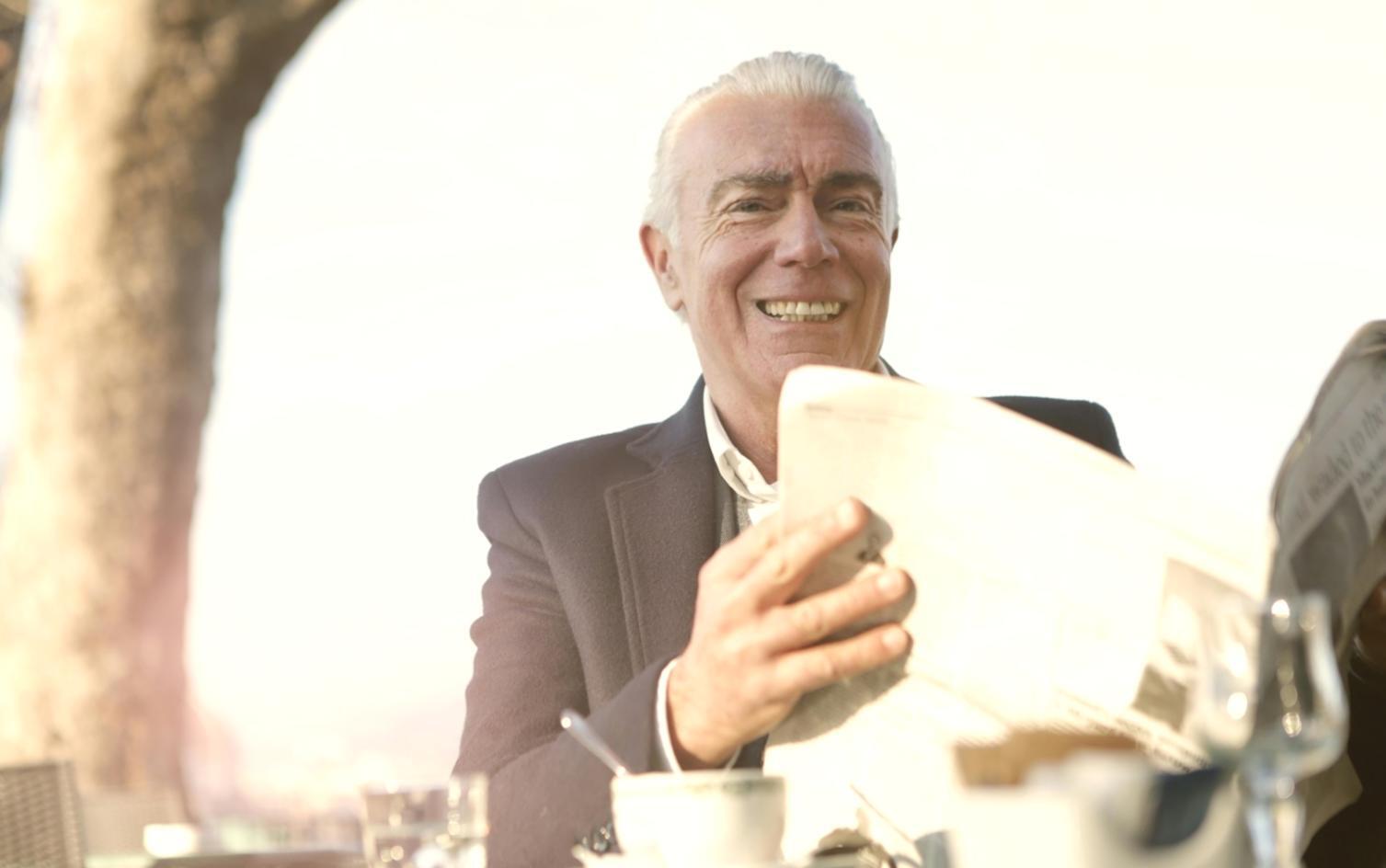 Specjaliści omawiający strategie zarządzania przypadkiem w nowoczesnym środowisku szkoleniowym